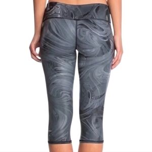 ALO Airbrush Crop Leggings Women Medium Black Gray
